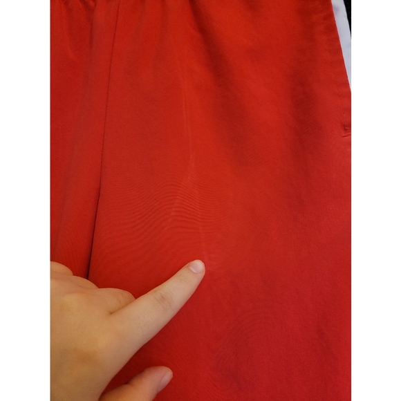 VNT Women's Nike red with side striped cropped pant - Picture 4 of 7